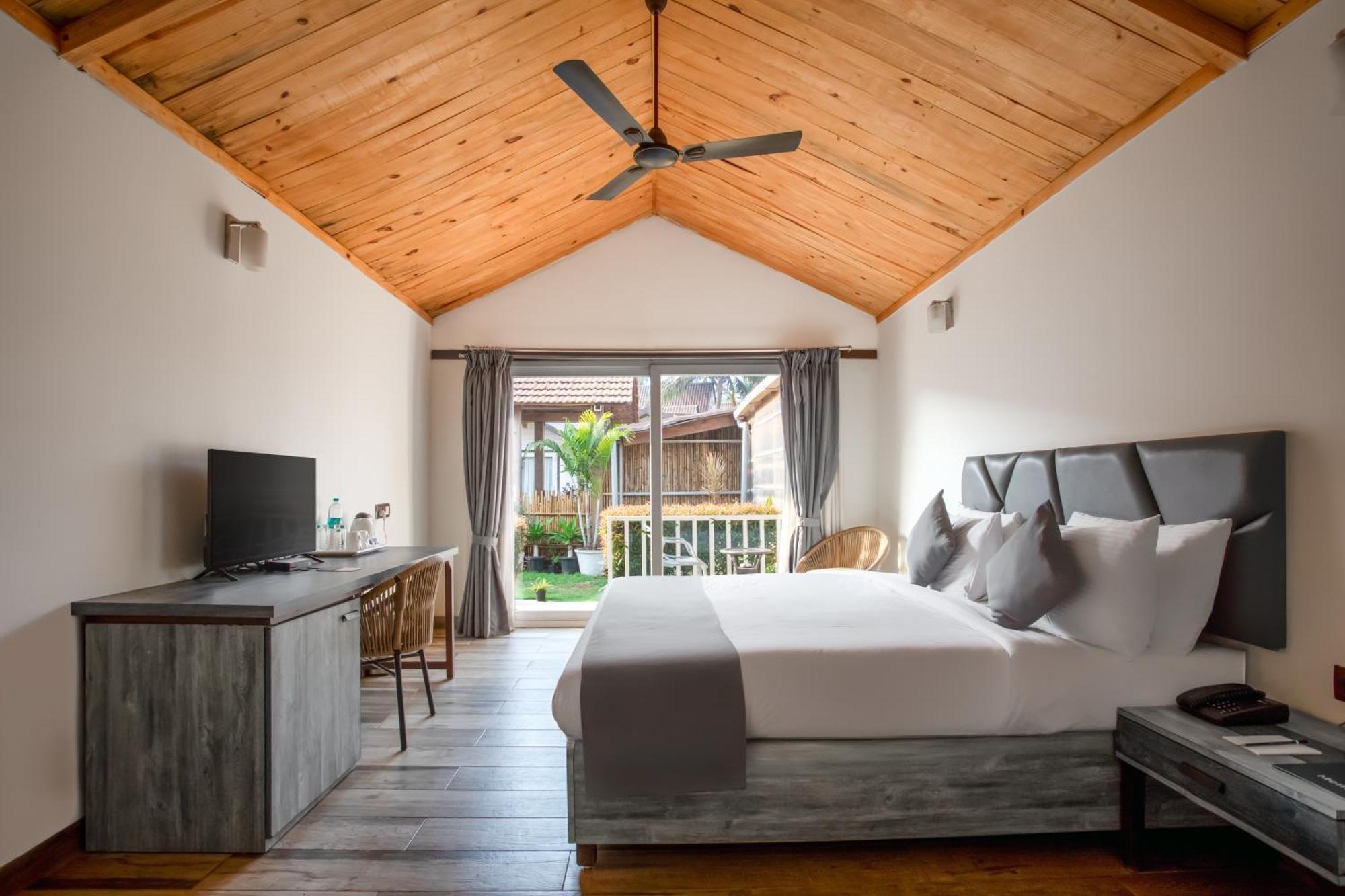 Stone Wood Beach Resort, 瓦加托 外观 照片