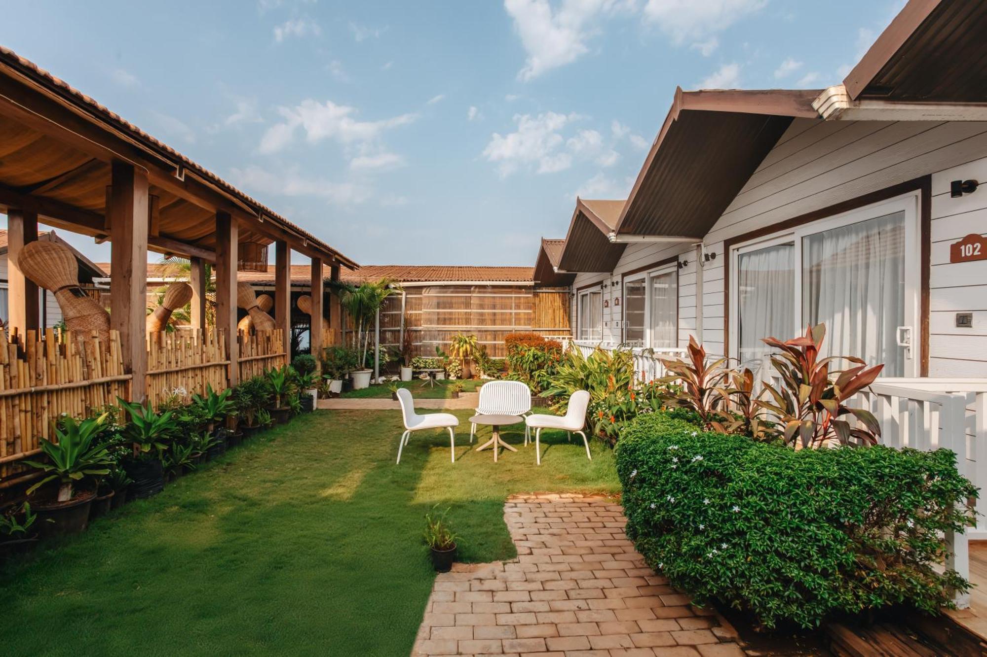 Stone Wood Beach Resort, 瓦加托 外观 照片